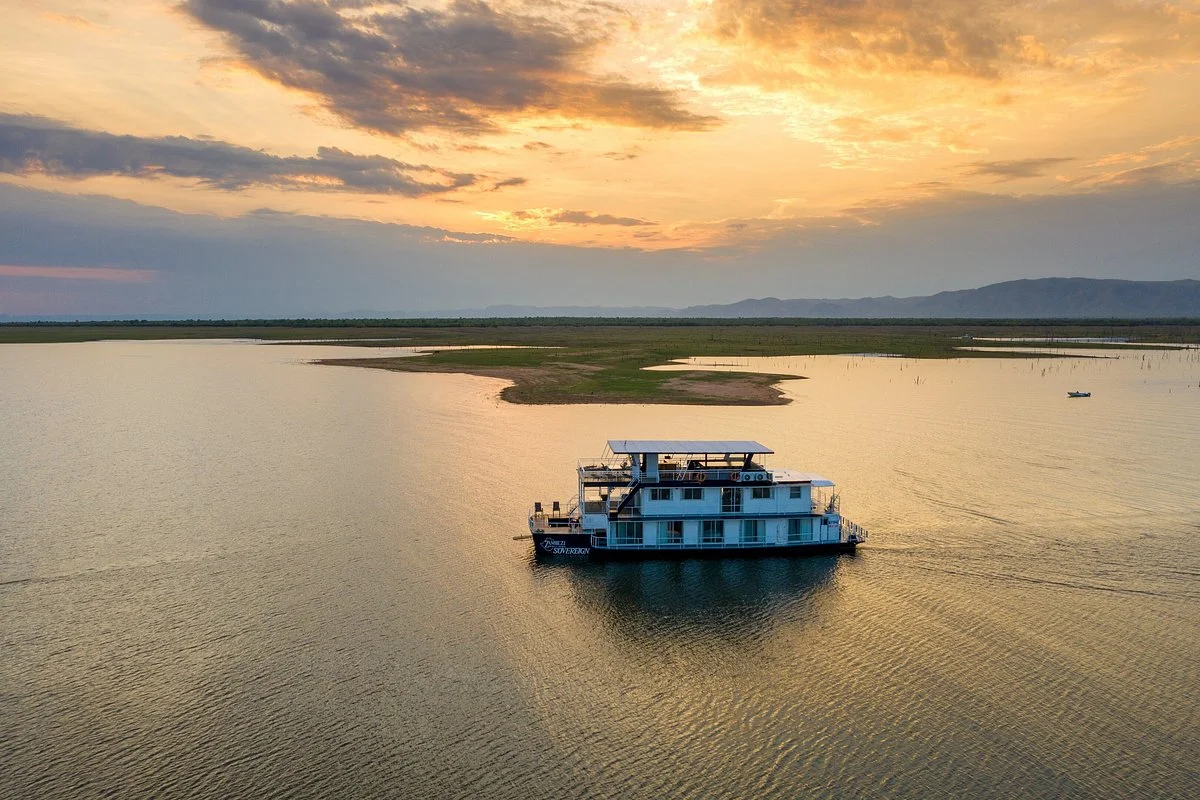 Hideaways Sovereign Houseboat, Lake Kariba