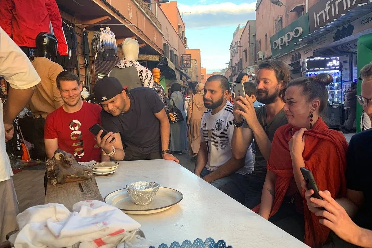 STREET FOOD TOUR - Eat & Drink as LOCALS