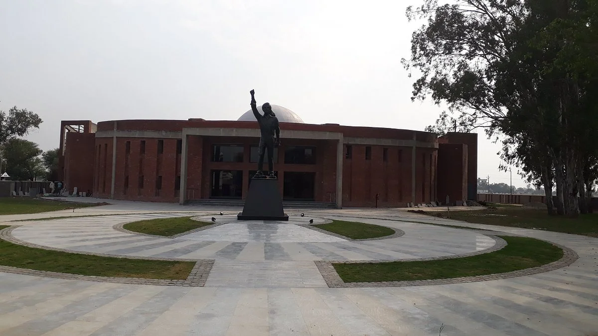 Shaheed-E-Azam Museum