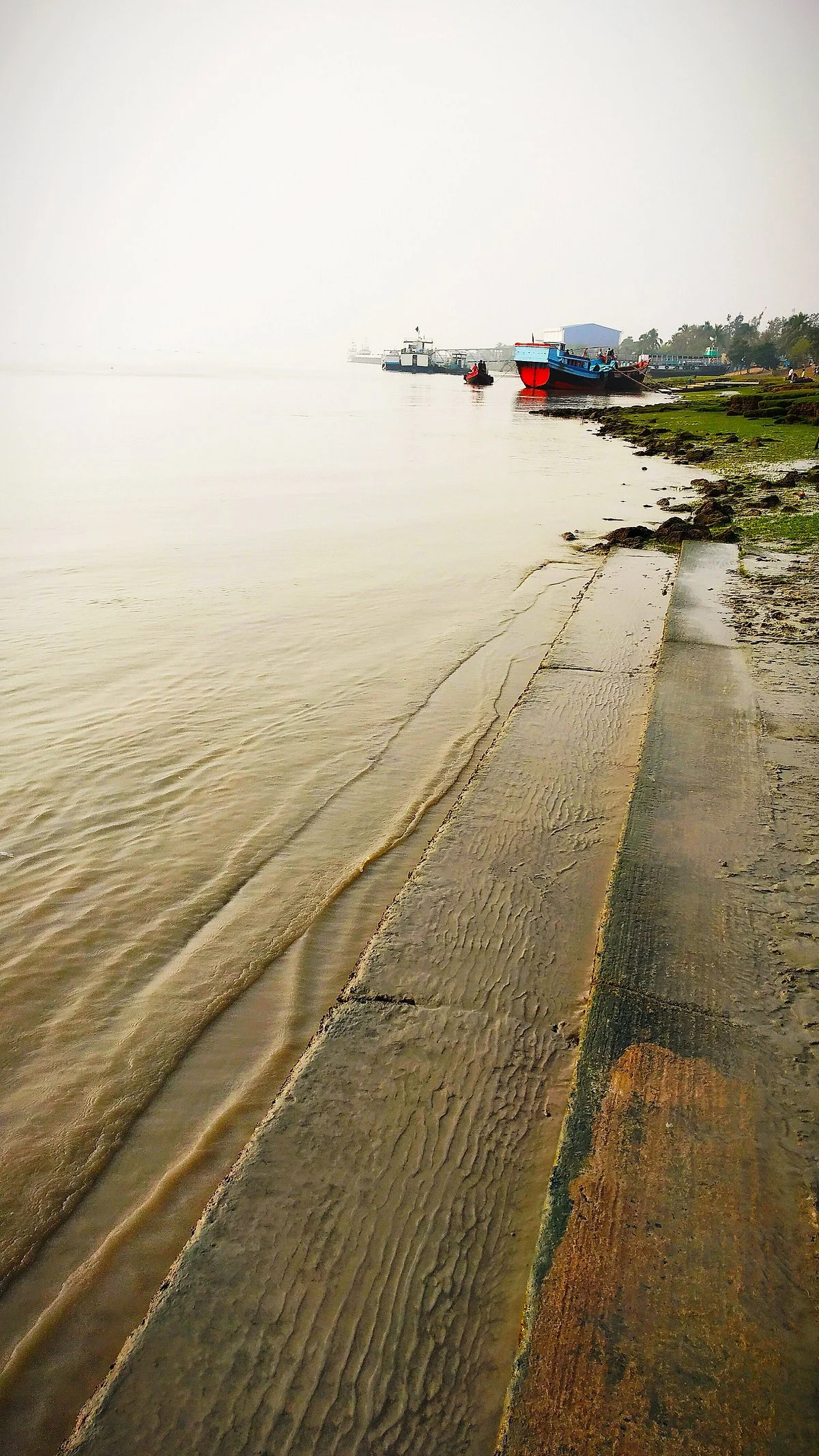 Tapi River Front
