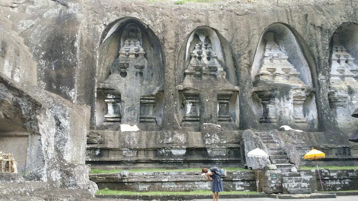 Gunung Sari Dance