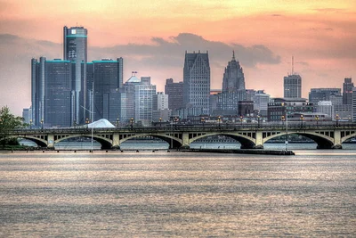 Detroit - Photo 3