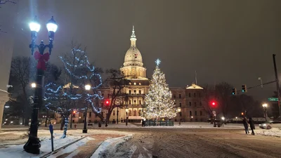 Lansing - Photo 3
