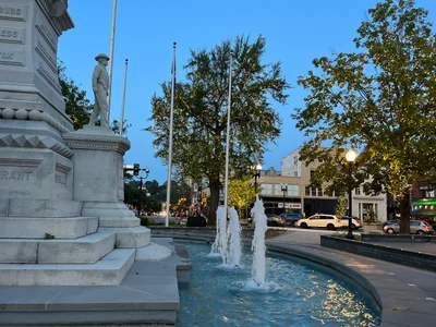 Easton - Photo 3