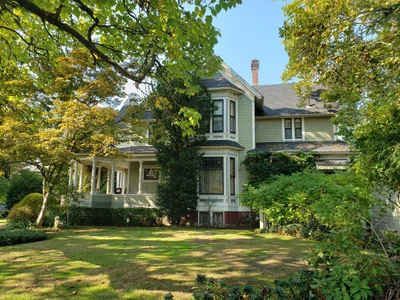Newberg - Photo 4