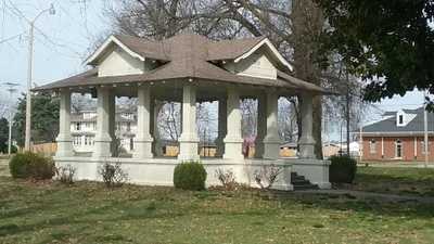 Sikeston - Photo 2