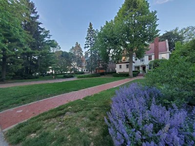 Evanston - Photo 2