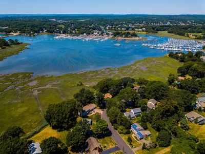 Branford - Photo 2