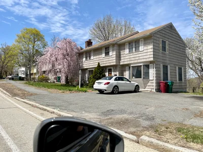 Lowell - Photo 2