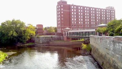 Lowell - Photo 4