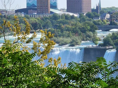 Niagara Falls - Photo 4