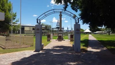 Bourke - Photo 3
