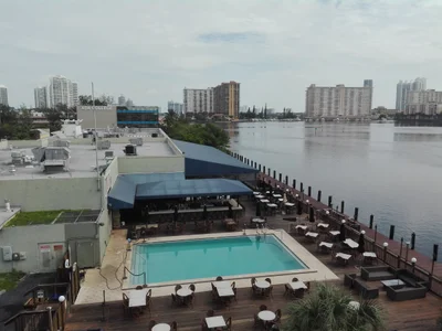 North Miami Beach - Photo 2