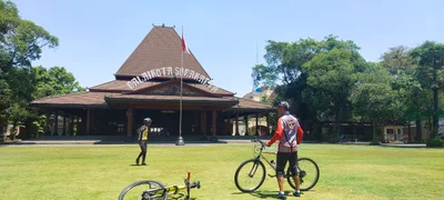 Surakarta - Photo 3