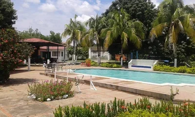 Alvarado - Photo 5