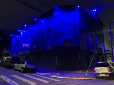 Blue Space - Photo 2