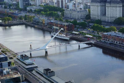 Footbridge - Photo 3