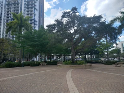 Doral - Photo 2
