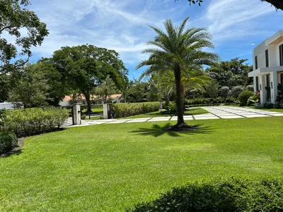Pinecrest - Photo 2