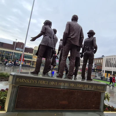Barnsley - Photo 3