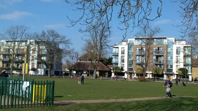 Elmbridge - Photo 3