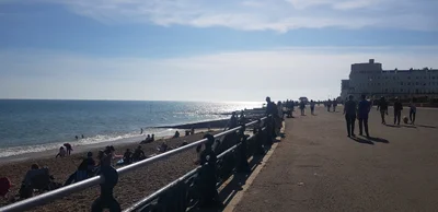 Hove - Photo 3