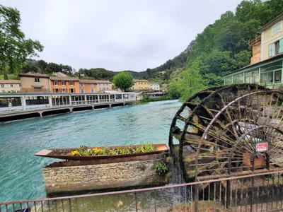 Fontaine-de-Vaucluse - Photo 2