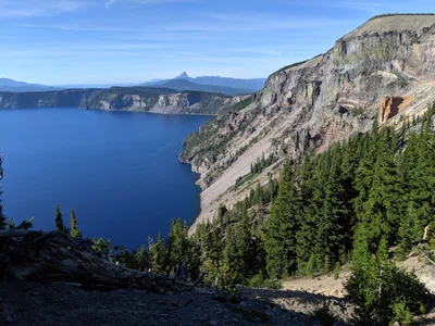 Crater Lake National Park - Photo 2
